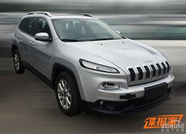 西部汽车网动力不明 国产Jeep自由光无伪装实车曝光