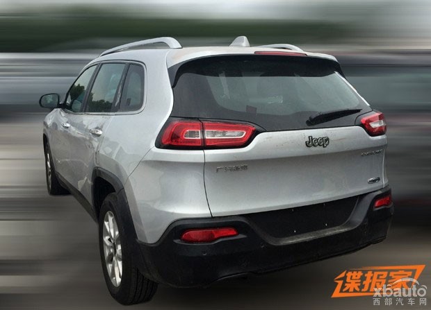 西部汽车网动力不明 国产Jeep自由光无伪装实车曝光