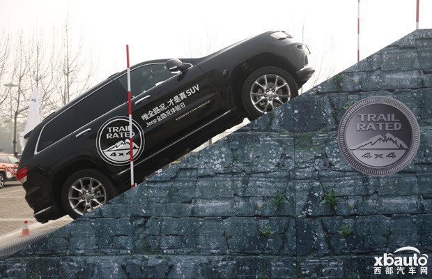 西部汽车网  Jeep大切诺基靠专业硬实力俘获精众
