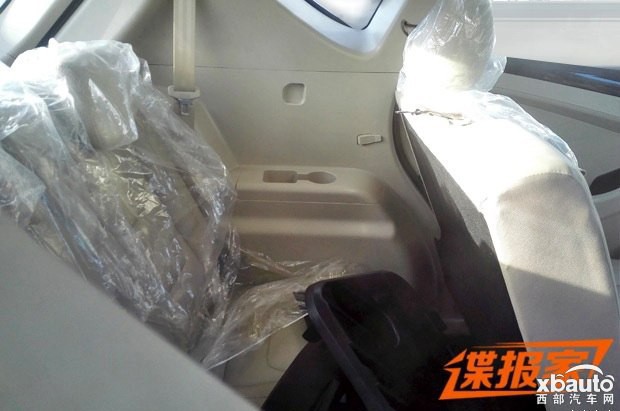 西部汽車網(wǎng) 東風(fēng)風(fēng)光首款SUV內(nèi)飾曝光