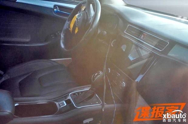 西部汽車網(wǎng) 東風(fēng)風(fēng)光首款SUV內(nèi)飾曝光