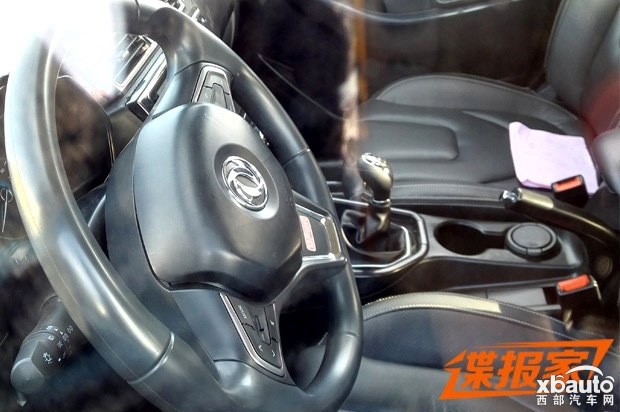 西部汽車網(wǎng) 東風(fēng)風(fēng)光首款SUV內(nèi)飾曝光