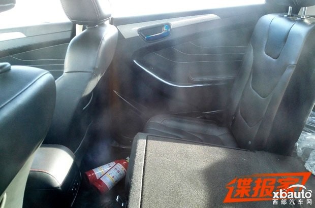 西部汽車網(wǎng) 東風(fēng)風(fēng)光首款SUV內(nèi)飾曝光