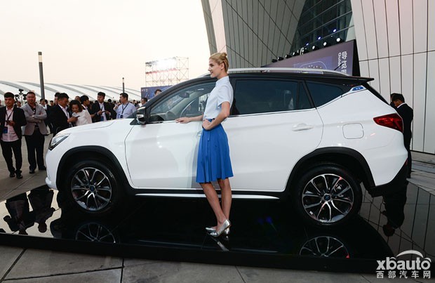 宋DM/宋EV300上市  售21.59-27.59万元