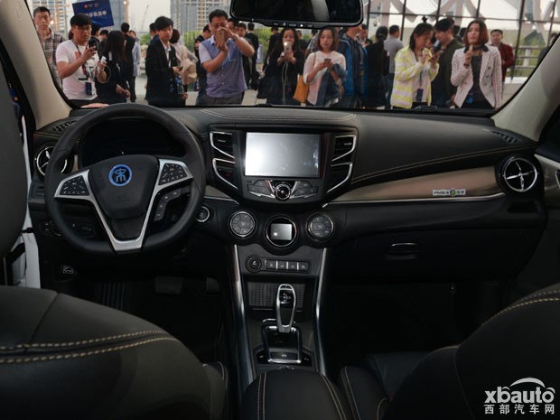 宋DM/宋EV300上市  售21.59-27.59万元