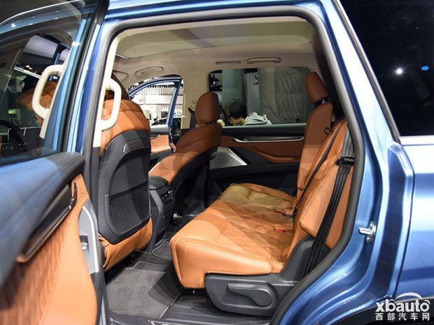 上汽大通D90硬派中大型SUV 或10月上市