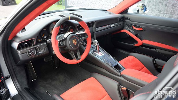 保时捷911 GT2 RS正式发布 最强911驾到