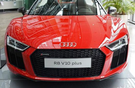 奧迪R8 V10 plus敞篷版亮相 更具攻擊性