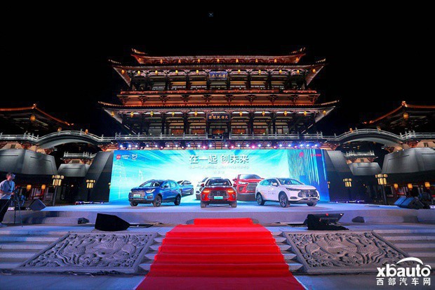豪华质感不输百万级豪车 比亚迪全新一代唐撼世驾临