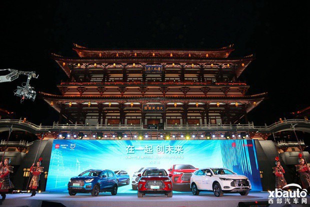 豪华质感不输百万级豪车 比亚迪全新一代唐撼世驾临