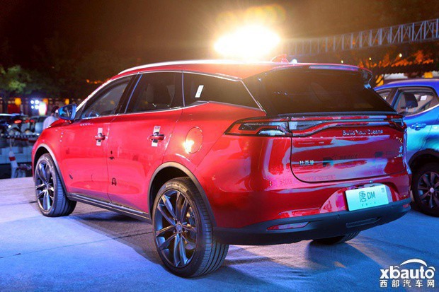 豪华质感不输百万级豪车 比亚迪全新一代唐撼世驾临
