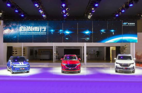 智慧大空间五座精品SUV 长安欧尚X7亮相车展
